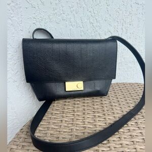 Allsaiants black leather woman shoulder bag good condition